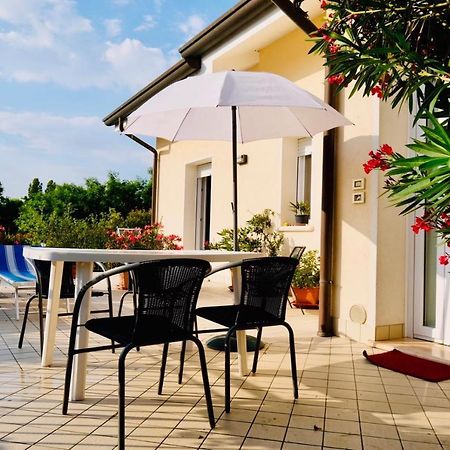 Appartamento In Villa Daniela Con Piscina Privata Carraro Immobiliare Jesolo - Family Apartments Eksteriør billede