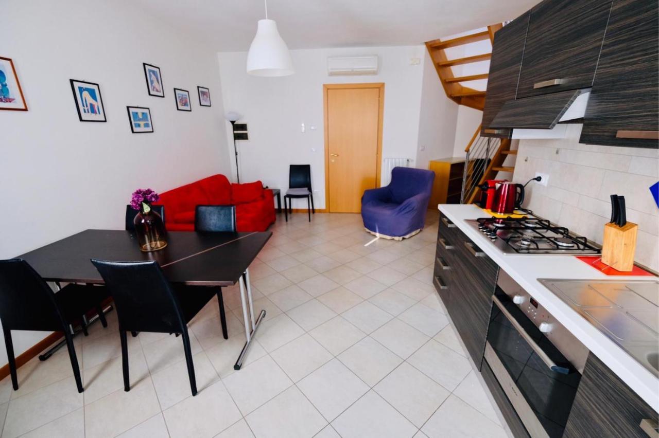 Appartamento In Villa Daniela Con Piscina Privata Carraro Immobiliare Jesolo - Family Apartments Eksteriør billede