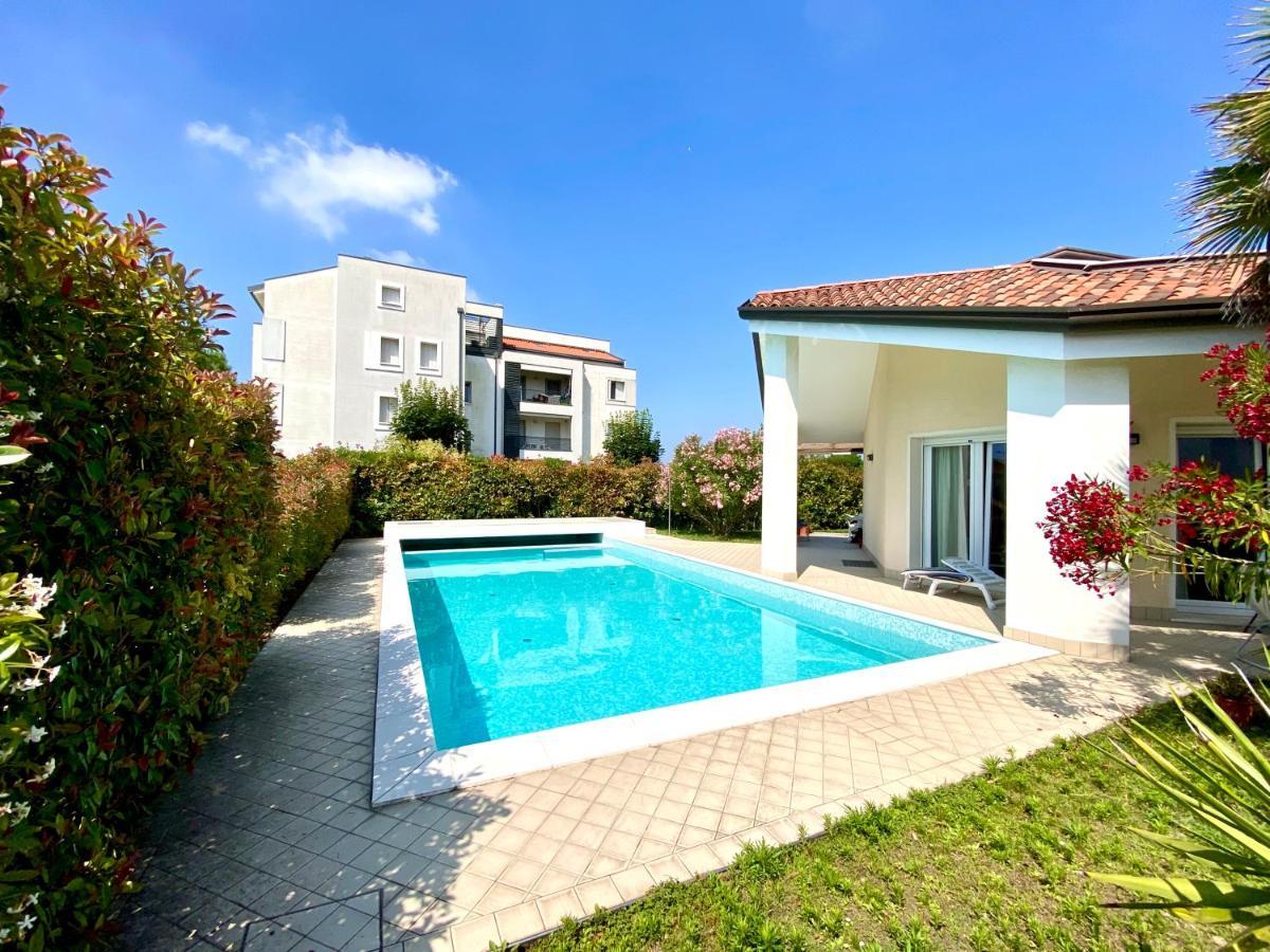 Appartamento In Villa Daniela Con Piscina Privata Carraro Immobiliare Jesolo - Family Apartments Eksteriør billede