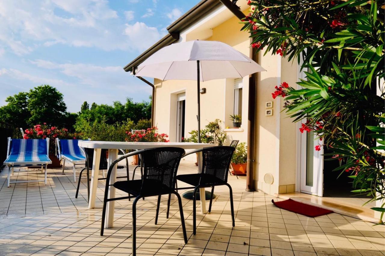 Appartamento In Villa Daniela Con Piscina Privata Carraro Immobiliare Jesolo - Family Apartments Eksteriør billede