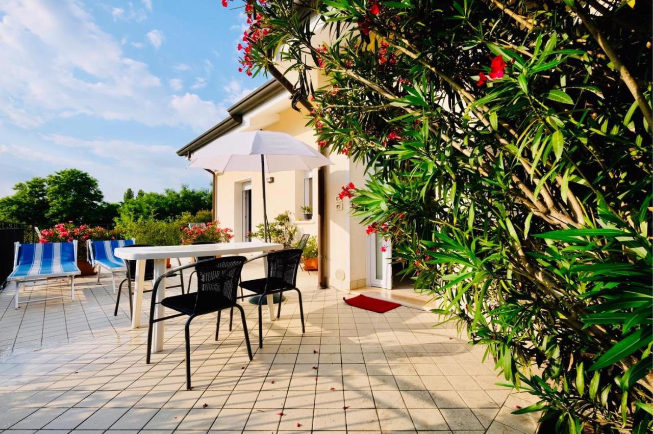 Appartamento In Villa Daniela Con Piscina Privata Carraro Immobiliare Jesolo - Family Apartments Eksteriør billede