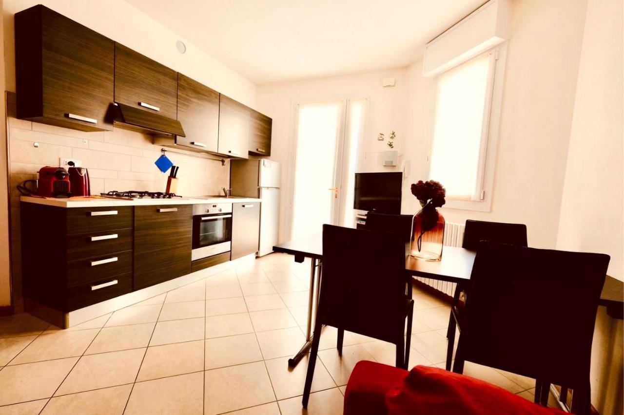 Appartamento In Villa Daniela Con Piscina Privata Carraro Immobiliare Jesolo - Family Apartments Eksteriør billede
